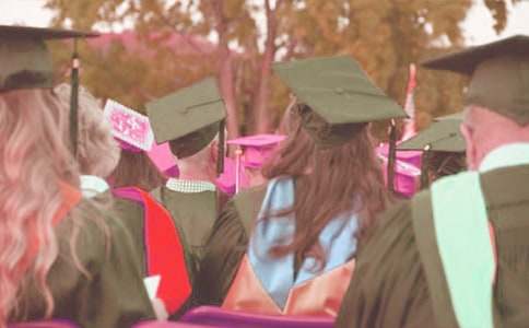 祝賀畢業(yè)的祝福語(yǔ)簡(jiǎn)短