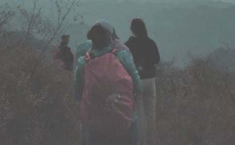 ��һ��ɽ���(d��ng)�߄�