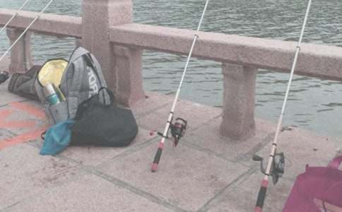 小班教案《小貓釣魚》