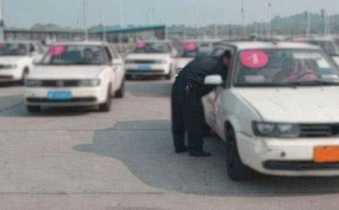 駕校轉(zhuǎn)讓協(xié)議書(shū)