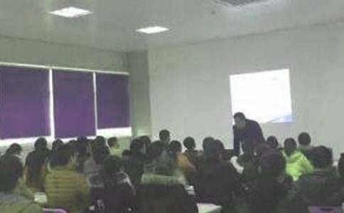 有關(guān)收費(fèi)競聘演講稿