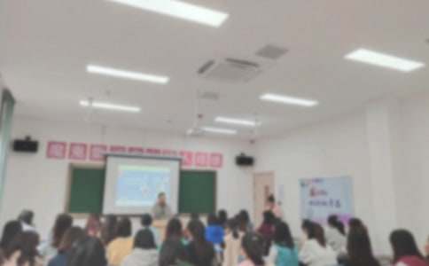 在開班儀式上的自我介紹