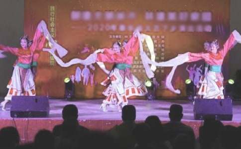 有關(guān)文藝演出主持詞三篇