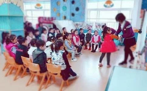 幼兒園中班下學(xué)期月工作計劃通用