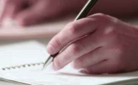 在歲月的堤岸慢慢行走作文(精選44篇)